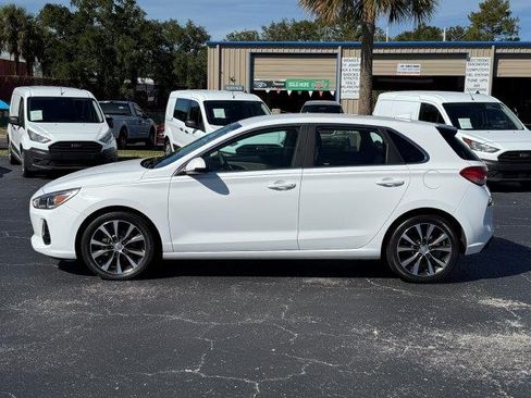 Used 2020 Hyundai Elantra GT image 3
