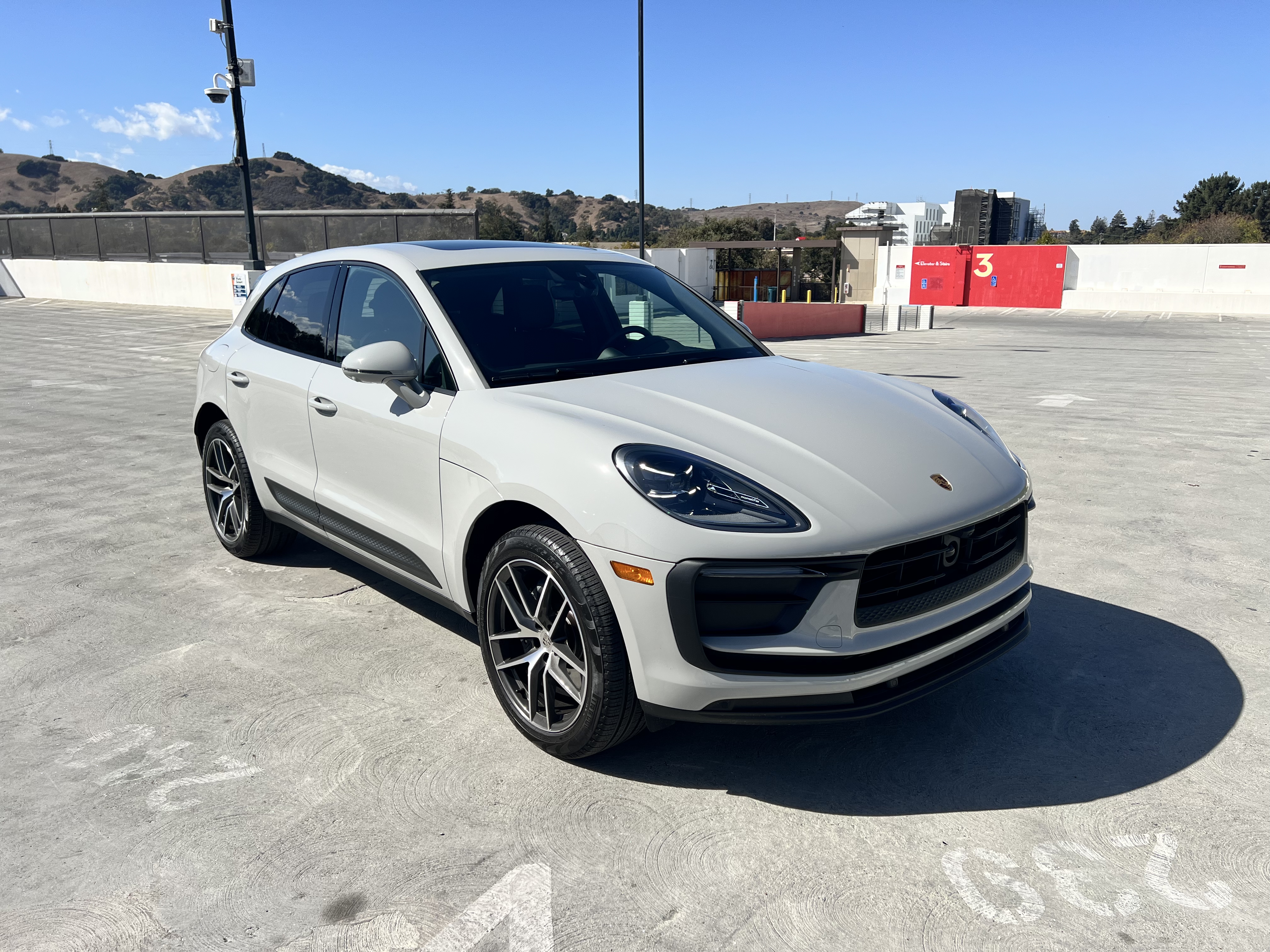 Used 2026 Porsche Macan UNAVAIL AWD/4WD image 3