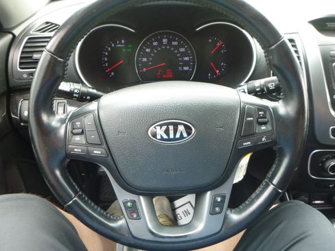 Used 2014 Kia Sorento FWD LX image 21