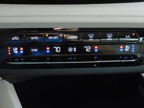 Used 2023 Buick Envision FWD Avenir image 34