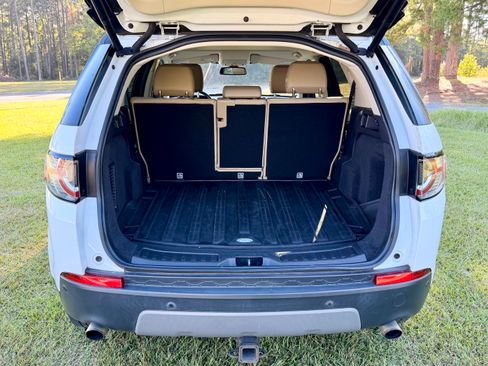 Used 2017 Land Rover Discovery Sport HSE image 14