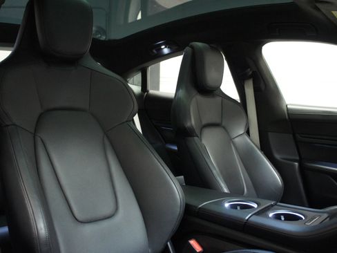 Used 2020 Porsche Taycan Turbo image 37