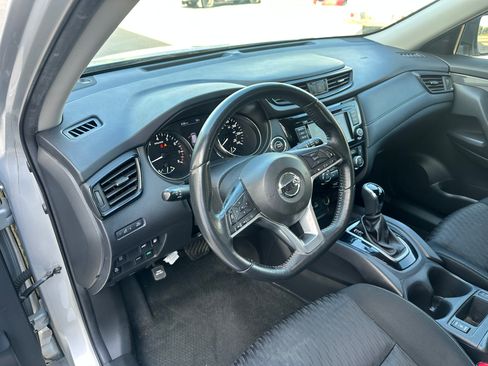 Used 2018 Nissan Rogue SV image 12
