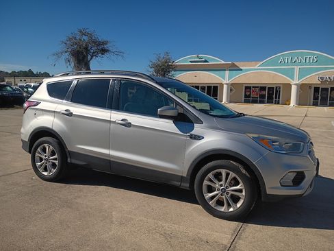 Used 2018 Ford Escape SE image 18