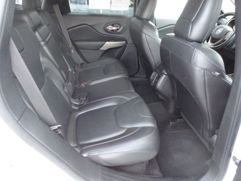 Used 2017 Jeep Cherokee Limited image 18