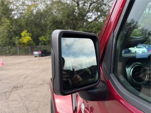 Used 2022 Jeep Wrangler Unlimited Sahara image 17