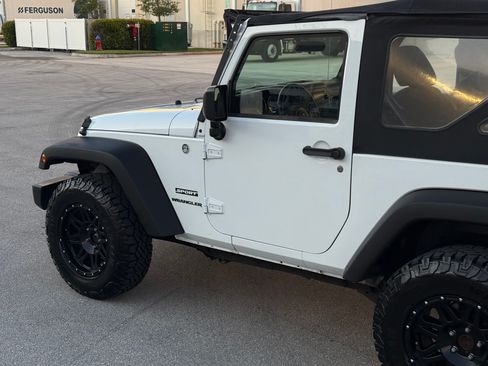 Used 2015 Jeep Wrangler Sport AWD/4WD image 32