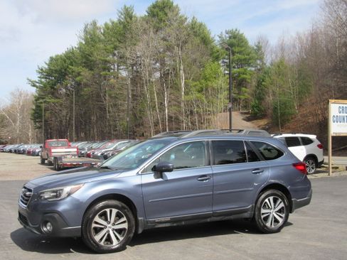 Used 2018 Subaru Outback 3.6R Limited image 2