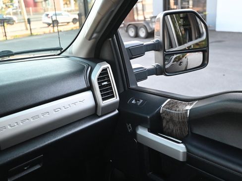 Used 2018 Ford F350 Lariat image 26