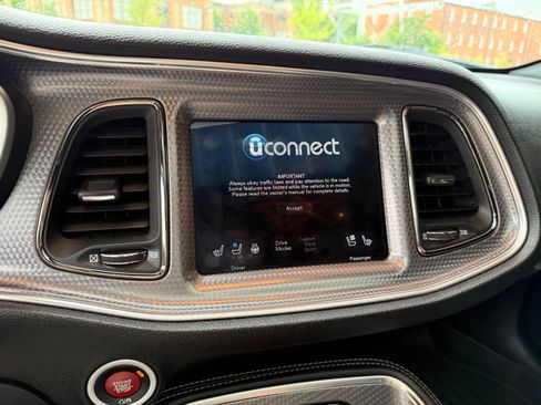 Used 2017 Dodge Challenger SRT Hellcat image 39