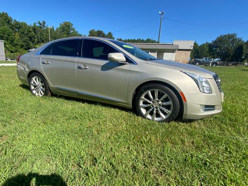 Used 2015 Cadillac XTS Luxury image 2