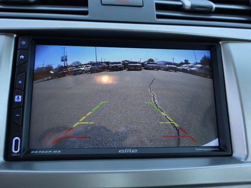 Used 2011 Toyota Camry XLE image 26