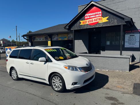 Used 2017 Toyota Sienna image 1