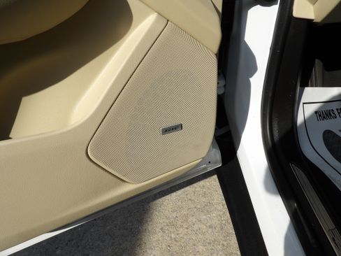 Used 2019 Cadillac XT5 FWD image 7