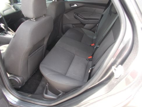 Used 2017 Ford Focus SE Sedan FWD image 9