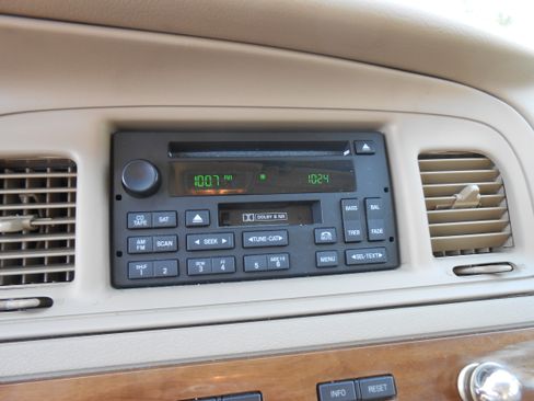 Used 2006 Mercury Grand Marquis LS image 18