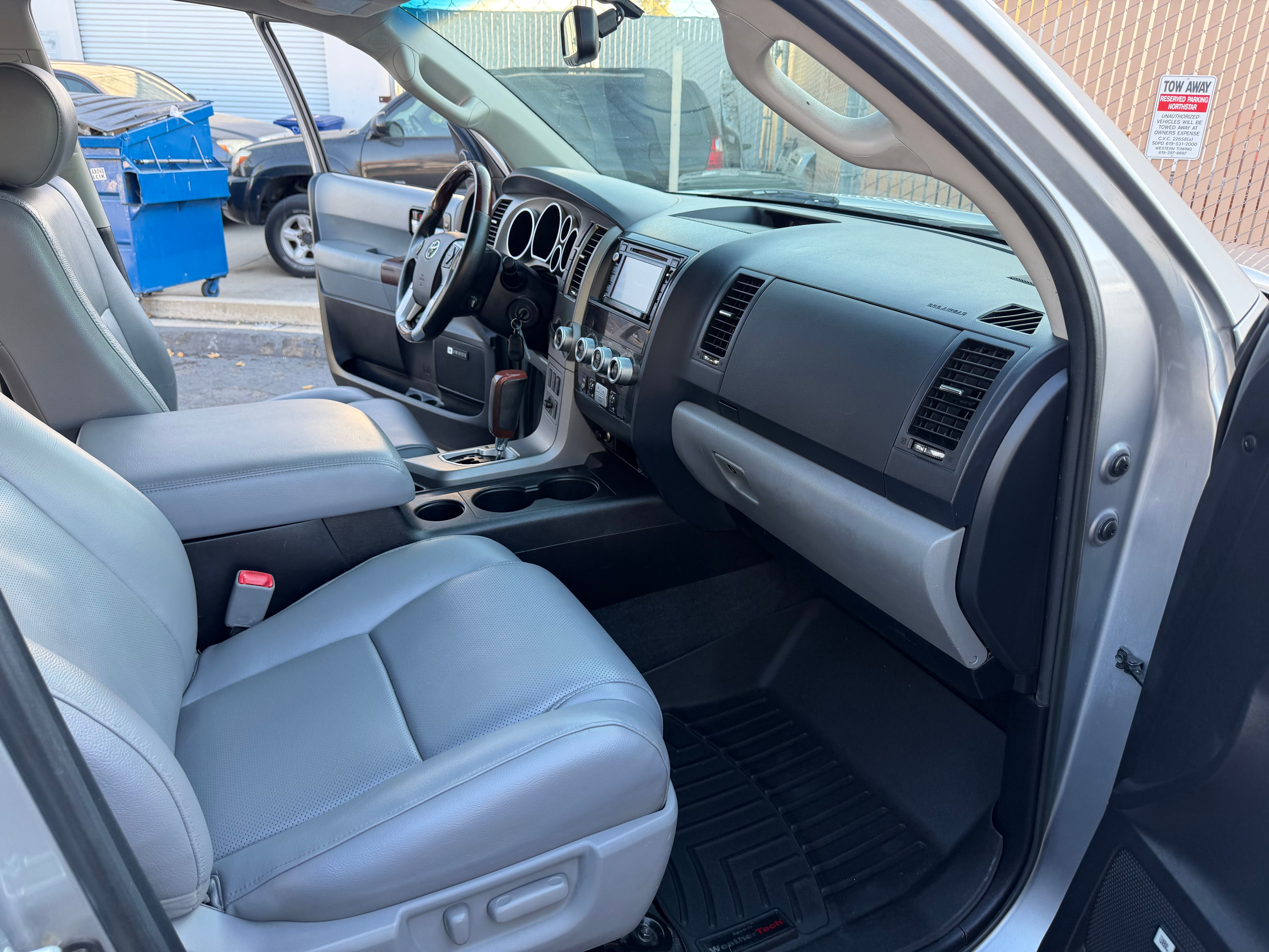 Used 2015 Toyota Sequoia Platinum AWD/4WD image 28