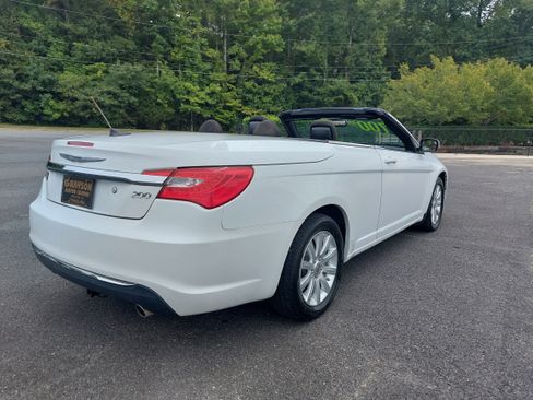 Used 2011 Chrysler 200 Touring image 3