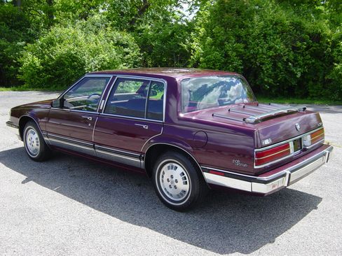 Used 1990 Buick Electra Park Avenue Sedan FWD image 3