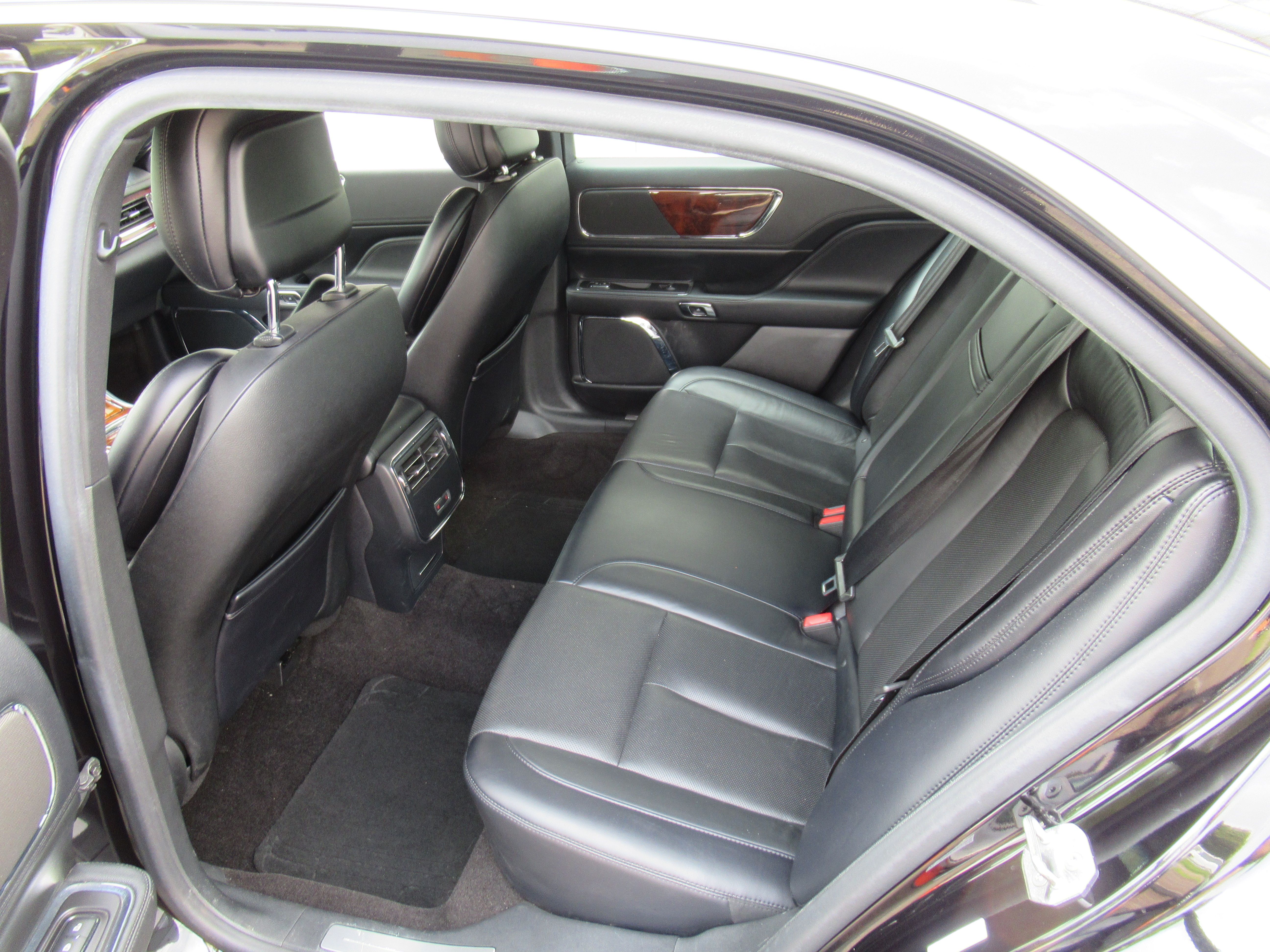Used 2019 Lincoln Continental AWD Select image 16