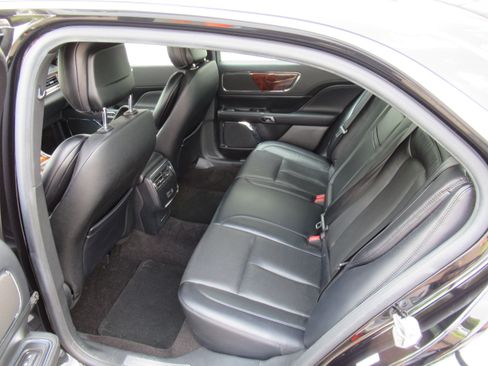 Used 2019 Lincoln Continental AWD Select image 16