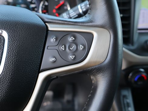 Used 2019 GMC Acadia Denali image 23