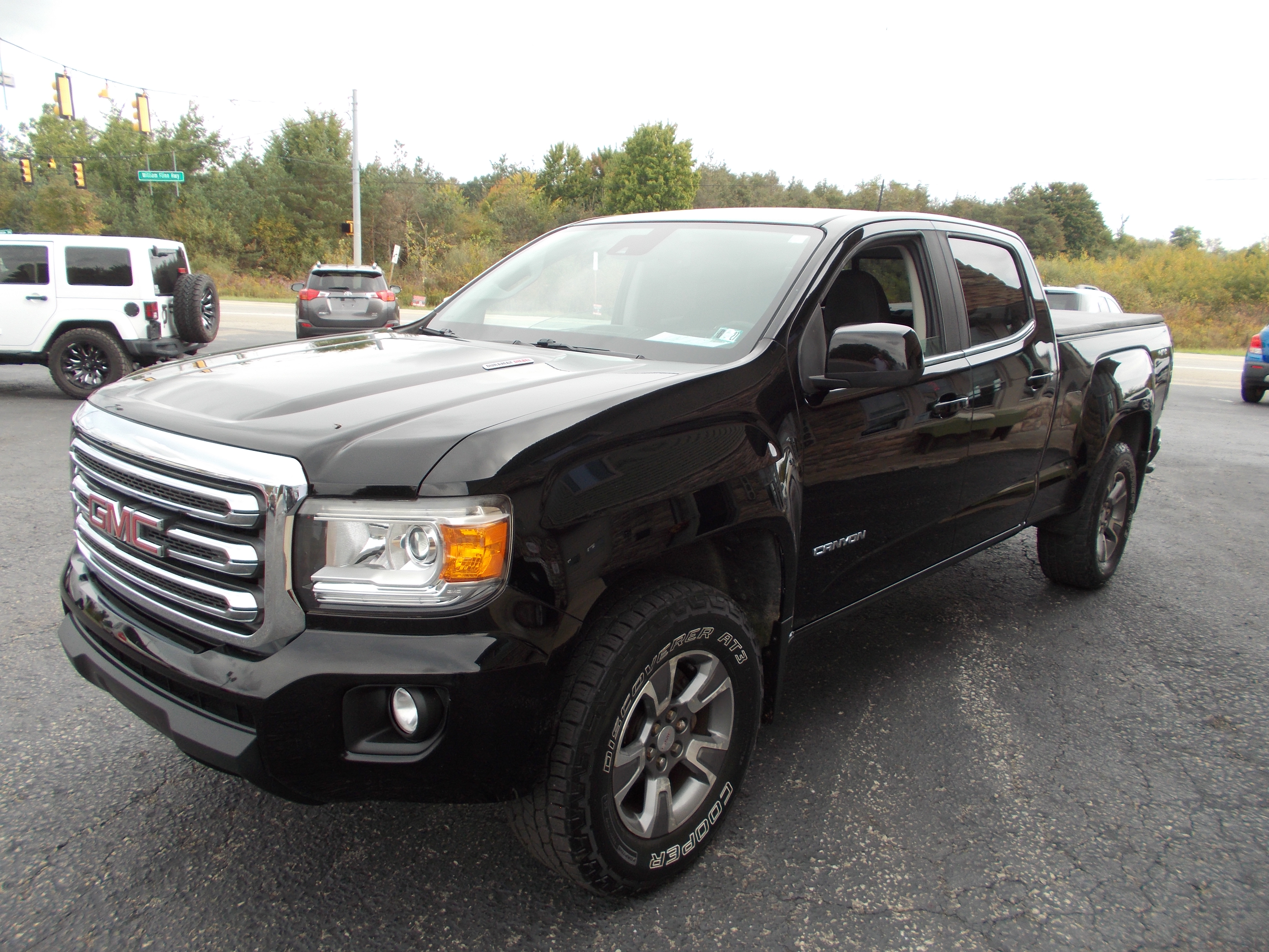 Used 2017 GMC Canyon 4x4 Crew Cab SLE image 1
