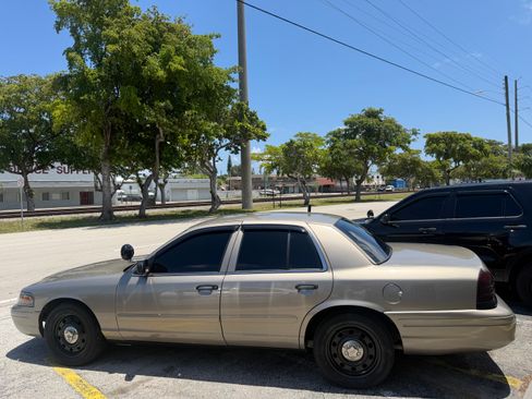 Used 2008 Ford Crown Victoria Police Interceptor RWD image 5