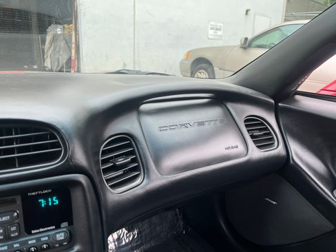 Used 1998 Chevrolet Corvette Coupe RWD image 23