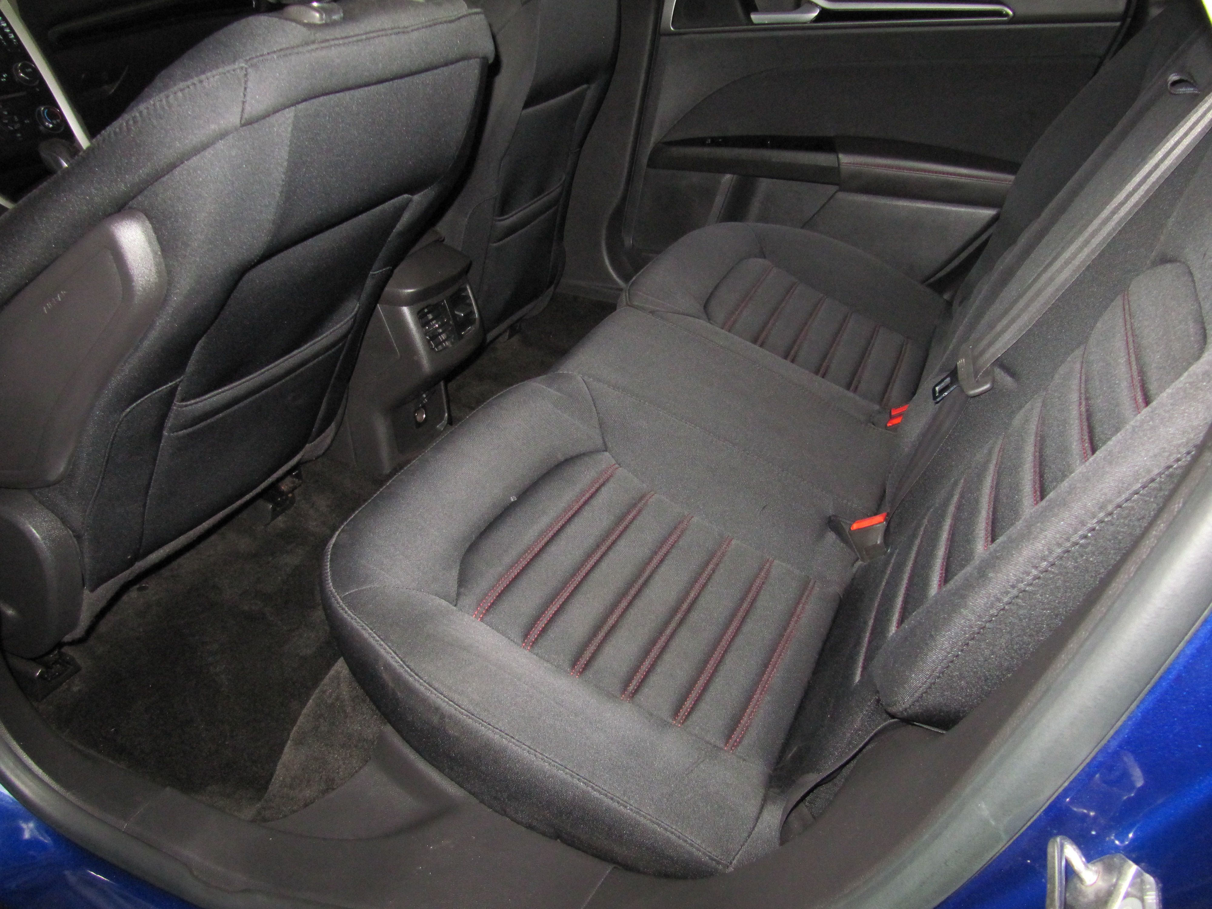 Used 2015 Ford Fusion SE FWD image 19