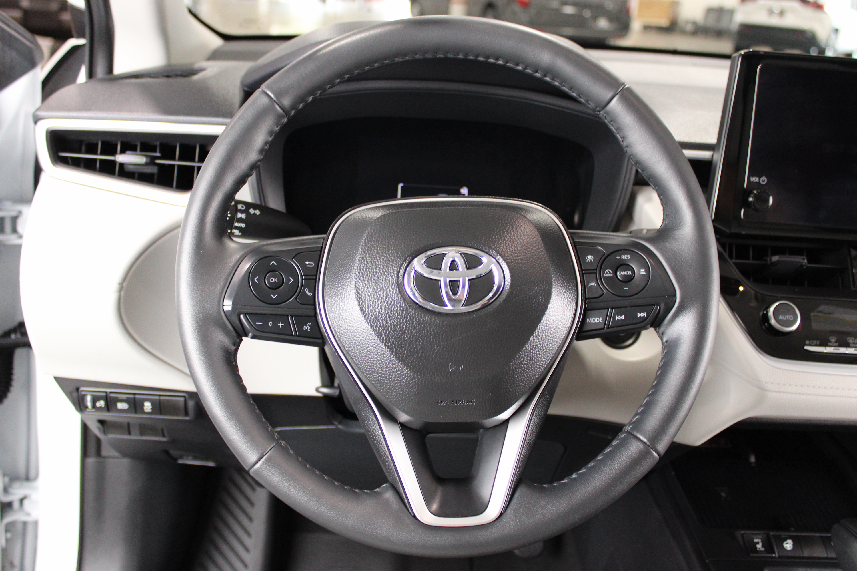 Used 2026 Toyota Corolla Cross AWD LE image 7