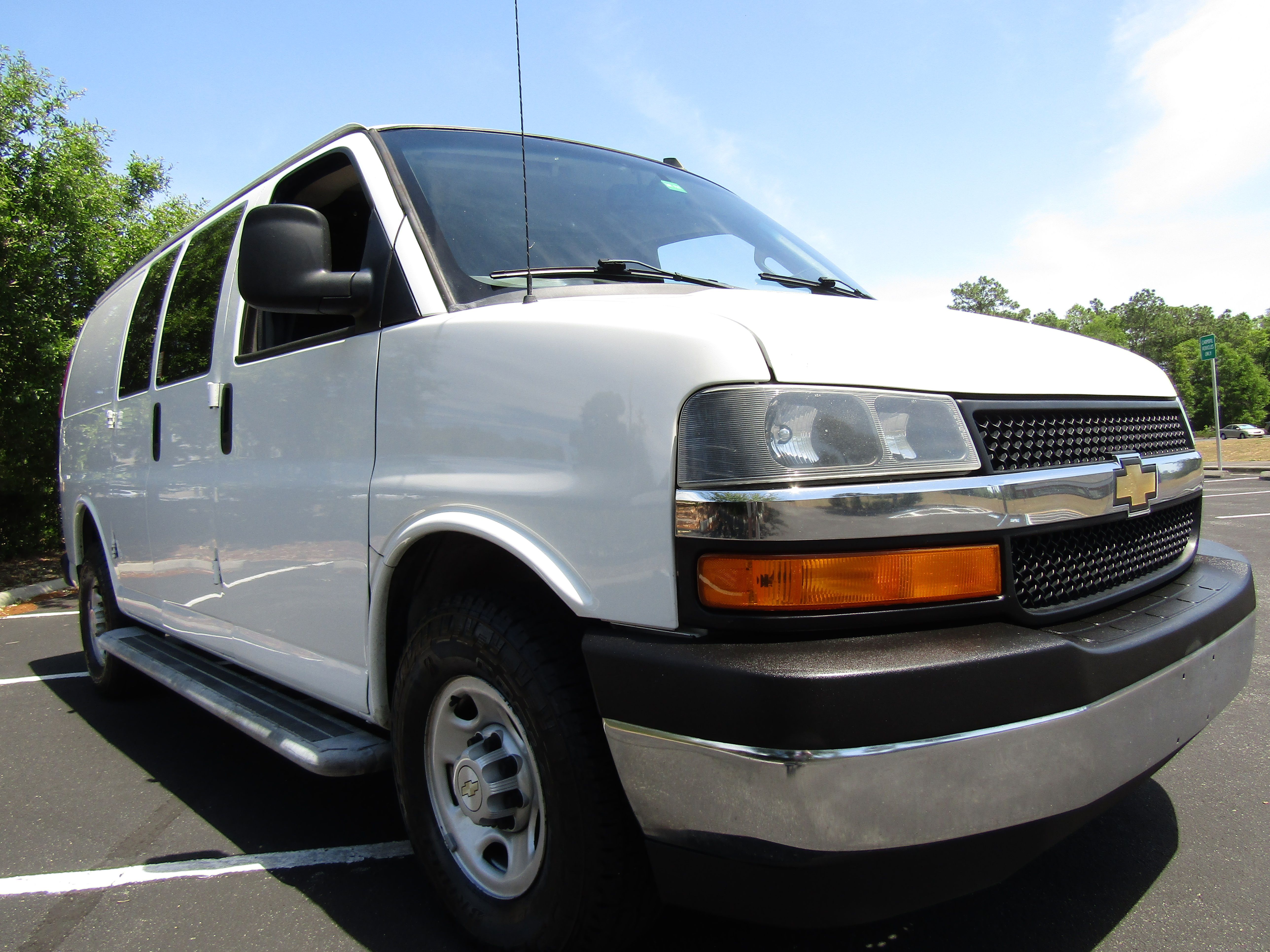 Used 2019 Chevrolet Express 2500 RWD image 7