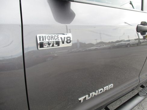 Used 2017 Toyota Tundra SR5 image 11