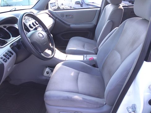 Used 2004 Toyota Highlander image 7