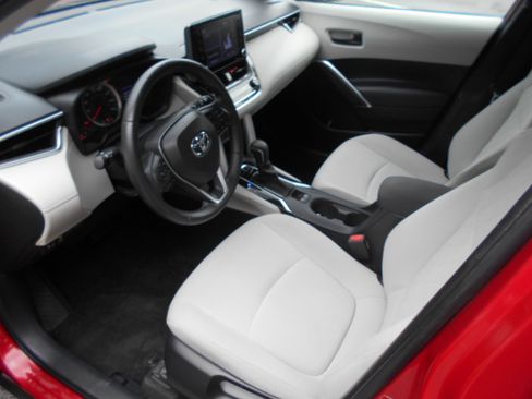 Used 2022 Toyota Corolla Cross AWD LE image 5