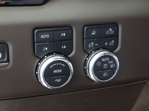 Used 2025 GMC Sierra 2500 4x4 Crew Cab Denali image 36