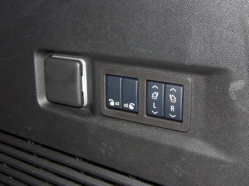 Used 2025 Chevrolet Tahoe 2WD Premier image 36