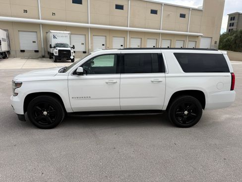 Used 2015 Chevrolet Suburban LS RWD image 27