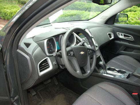 Used 2017 Chevrolet Equinox LS image 19