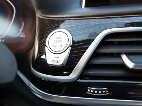 Used 2021 BMW 750i xDrive image 25