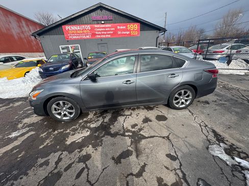 Used 2014 Nissan Altima image 3