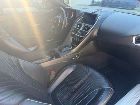 Used 2017 Aston Martin DB11 V12 Coupe RWD image 13