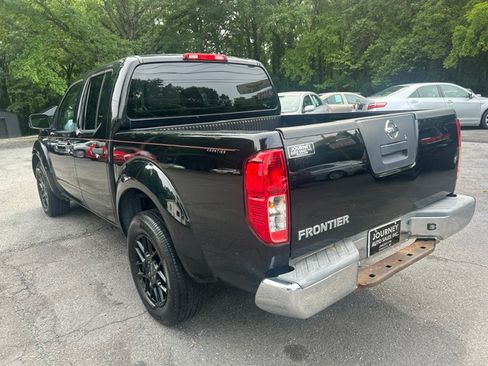 Used 2012 Nissan Frontier 2WD Crew Cab image 8