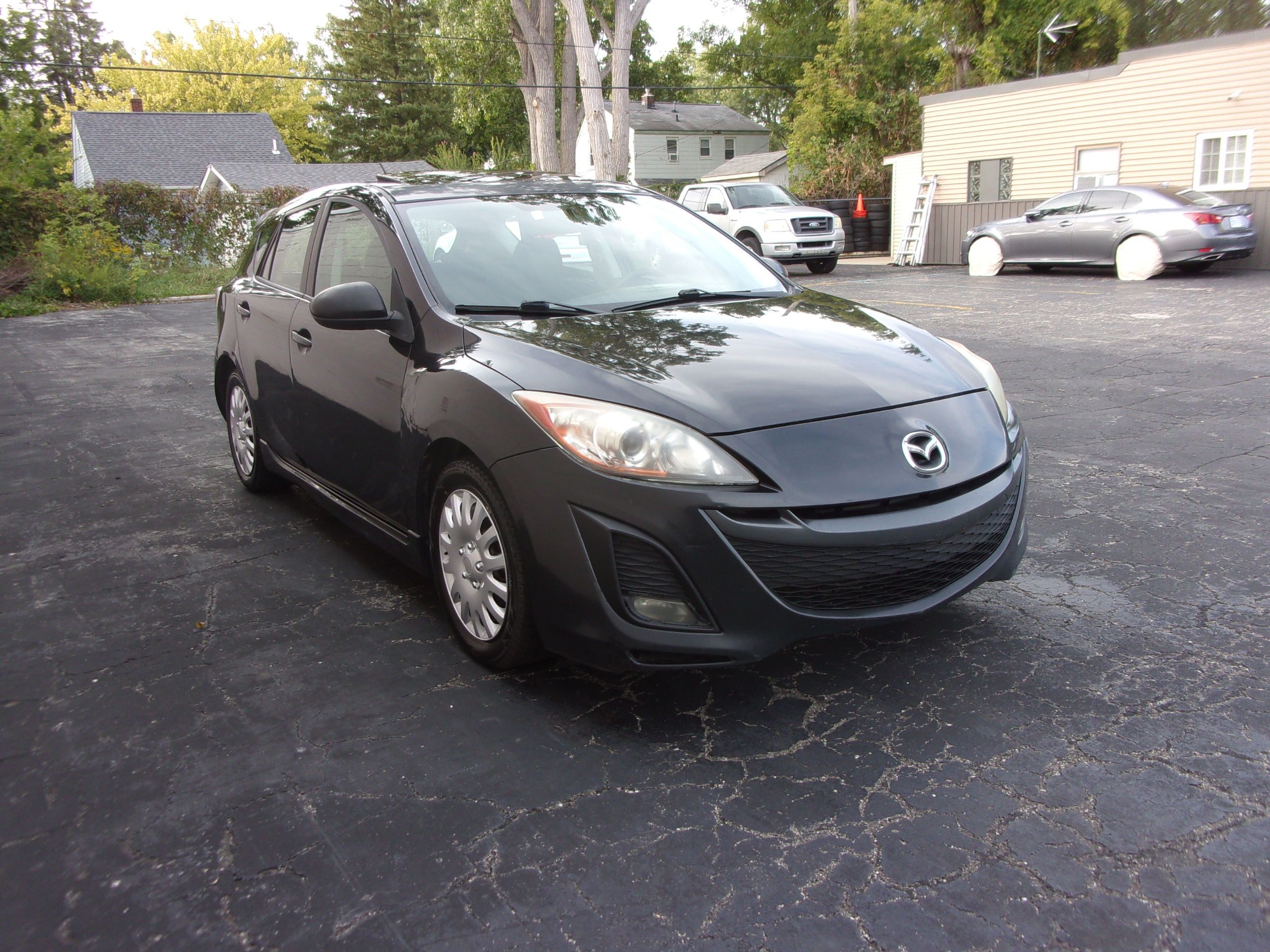 Used 2010 MAZDA MAZDA3 s Hatchback FWD image 3