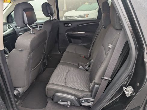 Used 2019 Dodge Journey SE image 7