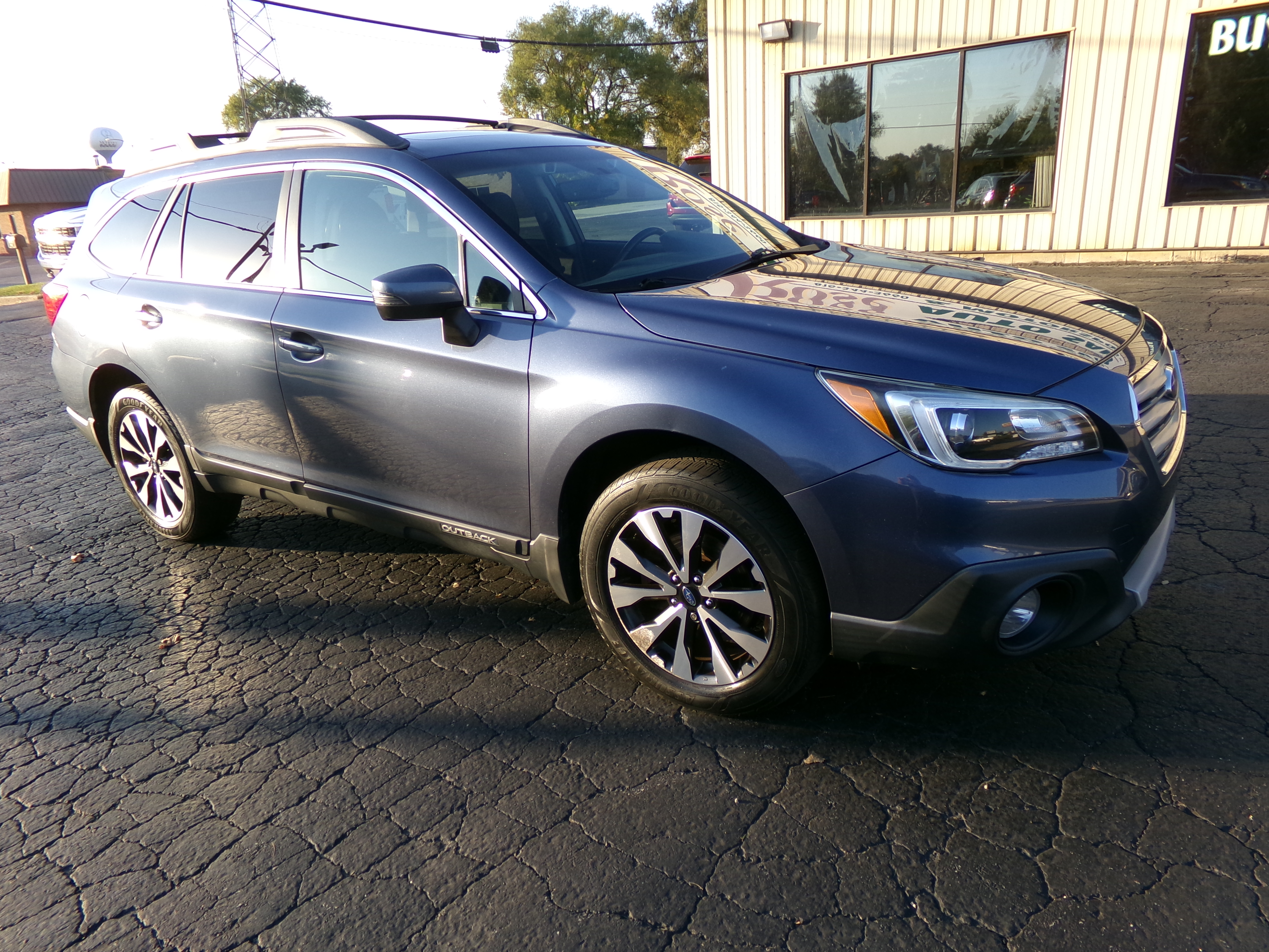 Used 2017 Subaru Outback 2.5i Limited AWD/4WD image 7