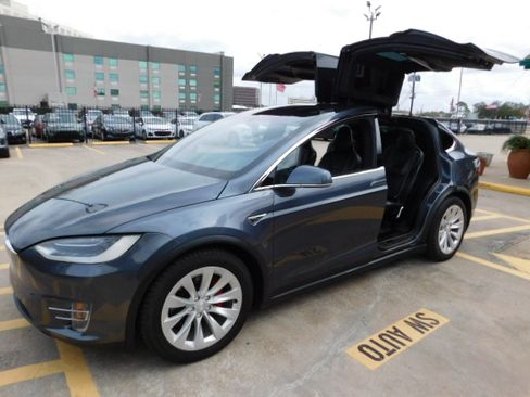 Used 2016 Tesla Model X P90D image 5