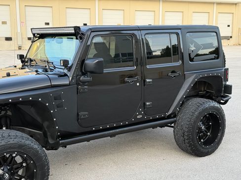Used 2015 Jeep Wrangler 4WD Unlimited Sport image 31