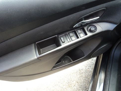 Used 2016 Chevrolet Cruze Limited LT image 7