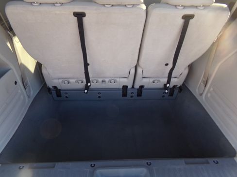 Used 2010 Dodge Grand Caravan SE image 15